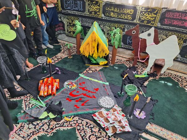 نوآموزان قرآنی دارالقرآن امام علی(ع) در سوگ شهادت حضرت رقیه 