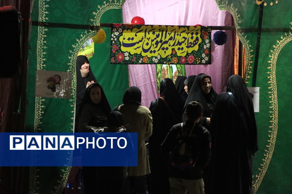 پذیرایی نوجوانان سید مرکز سلاله از منتظران ظهور در ایام فرخنده نیمه شعبان