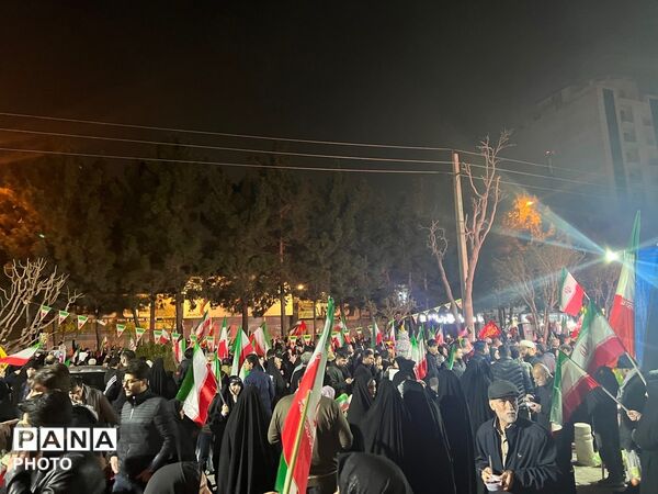 حضور مردم کرج‌ در شب سی و‌پنجمین  اجتماعات مردمی 