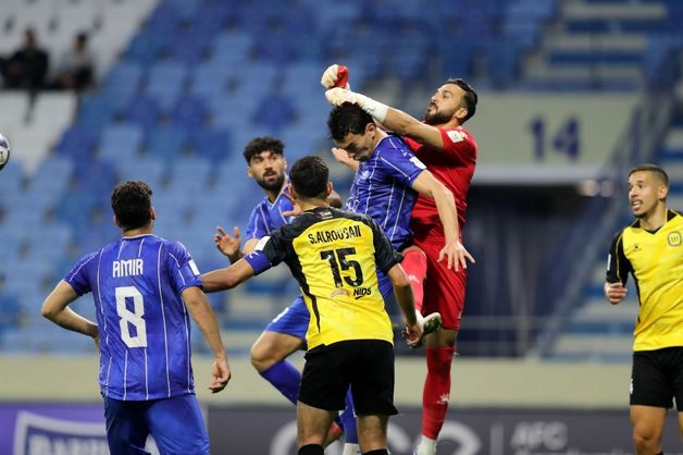 VAR آسیا نسخه استقلال ایران را پیچید/ تخریب قفس آهنین استقلال با آر پی جی «جیابوجلبوش» 