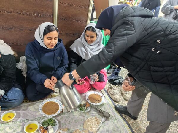مراسم افطاری در دبیرستان شاهد شهید حمامی