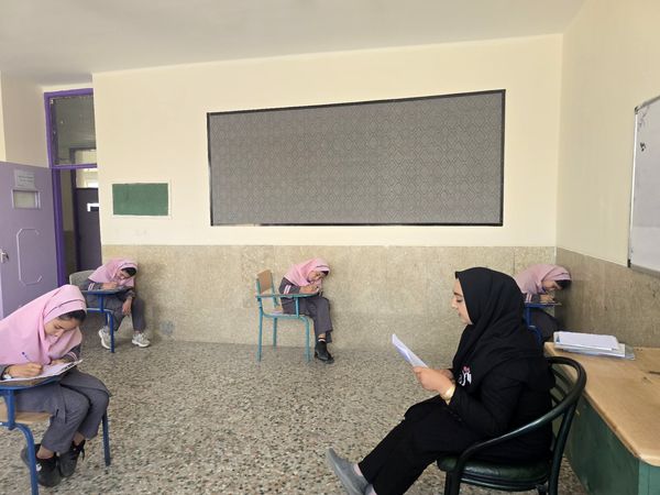 ششمی‌های دبستان کوثر حیدری در تکاپو امتحانات