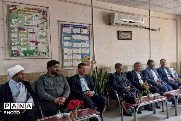 جشن شکوفه‌های کلاس اولی در دبستان فرهنگیان