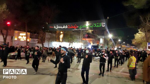 عزاداران علوی در کف خیابان های نیشابوری زنجیر زنی کردند
