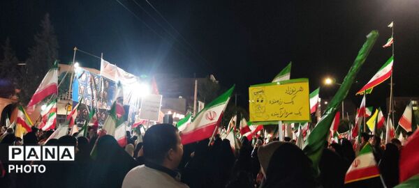 تجمع شبانهٔ شهروندان در پنجاه‌ونهمین شب یادبود در بلوار فضل