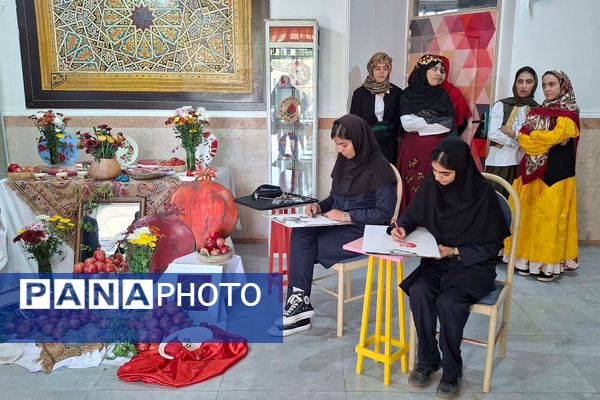 بازدید معاون پرورشی و فرهنگی اداره‌کل شهرستانهای استان تهران از جشنواره انار در هنرستان ام‌البنین ورامین