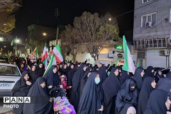 گردهمایی پرشور مردم وفادار و انقلابی چهاردانگه در دفاع از میهن و آرمان های انقلاب