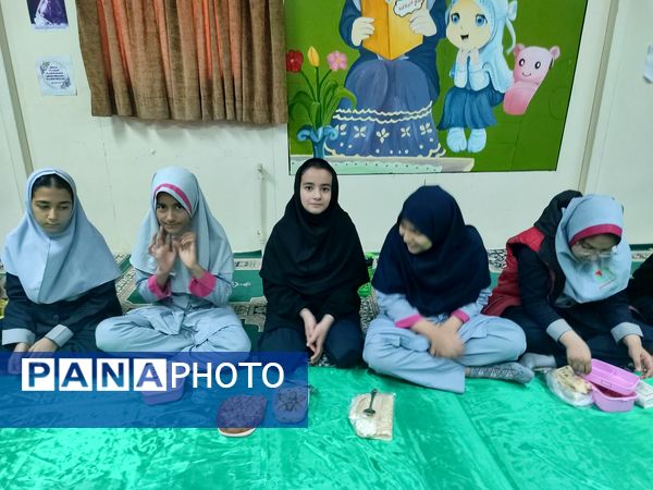  جشنواره غذای سالم در دبستان شاهد حاج تقی آقا بزرگ ناحیه یک مشهد 