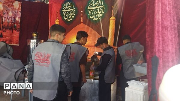 گذری بر فعالیت موکب خیمه العباس یک روز مانده به تشییع رهبر شهید در مشهد 