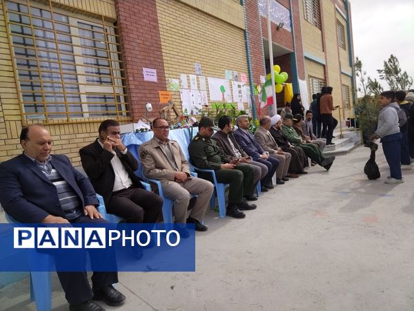 روز درختکاری و روز آموزش همگانی حفظ محیط زیست در مدرسه پویندگان فرهنگ شهرستان خلیل آباد 
