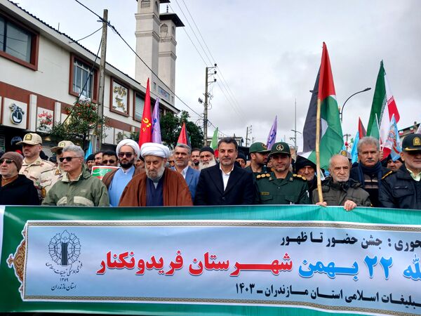 راهپیمایی مردم فریدونکنار در یوم الله 22 بهمن