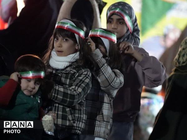 حضور دهه نودی‌های غیور در راهپیمایی شهرستان فردیس