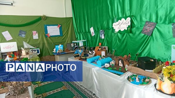 برگزاری نمایشگاه باقرآن تا آسمان در دبیرستان دخترانه امام حسین(ع)