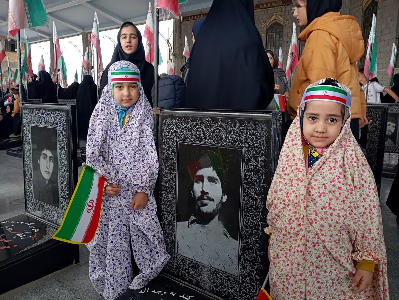 اقتدار کودکان نی‌ریزی در حماسه 22 بهمن