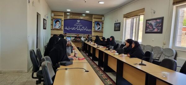 جلسه هم‌اندیشی آموزش و پرورش و مبلغین طرح امین شهرستان شازند در راستای کاهش آسیب‌های اجتماعی 