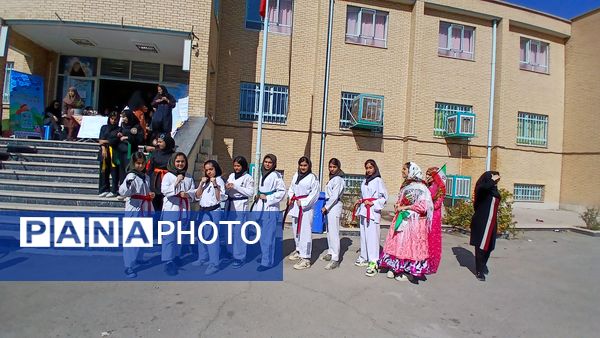 برگزاری جشن هفته تربیت‌بدنی در مدرسه ام‌ابیها 