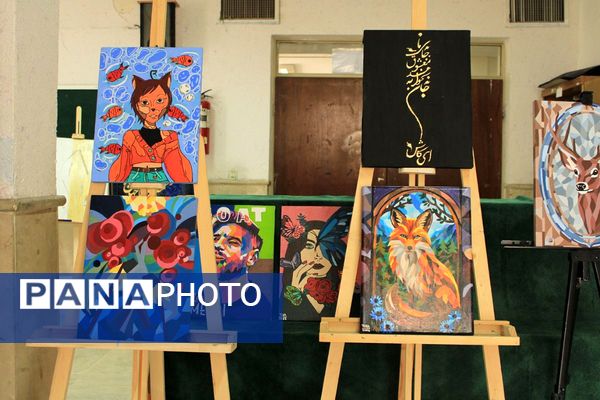 نمایشگاه آثار هنرجویان هنرستان فنی‌وحرفه‌ای دخترانه آفرینش پردیس