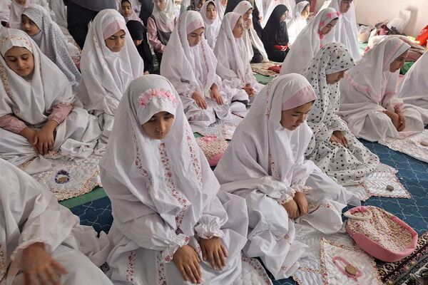 نوگلان فاطمی دبستان پروین فیروزکوه در آغوش مهربانی