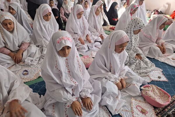 نوگلان فاطمی دبستان پروین فیروزکوه در آغوش مهربانی