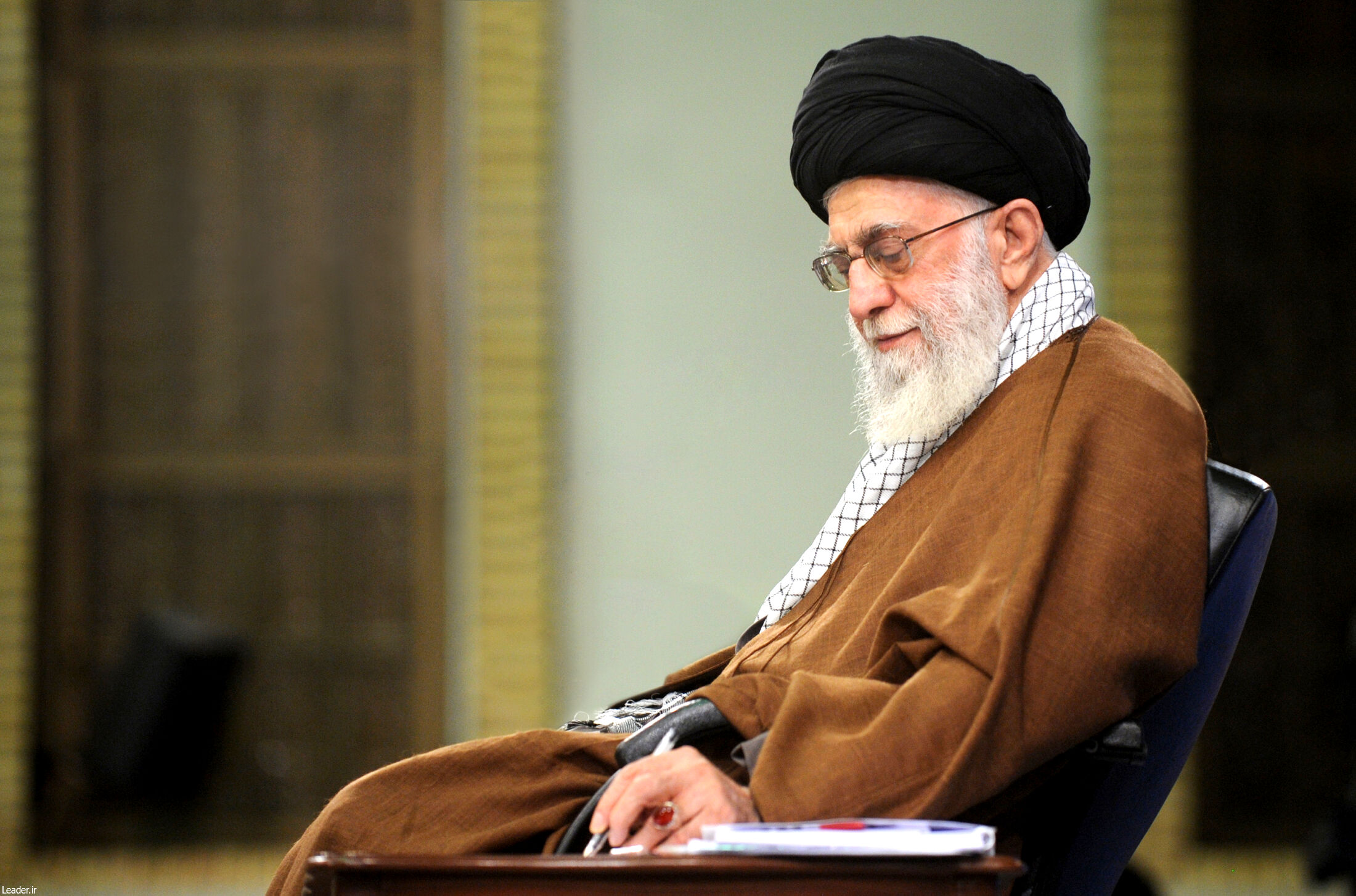 رهبر انقلاب درگذشت مادر سیدحسن نصرالله را تسلیت گفتند