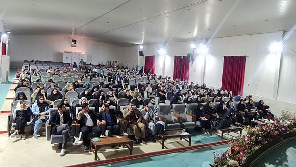 همایش بزرگ تحصیلی در سینما انقلاب یاسوج
