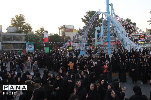 ورامین بار دیگر در سوگ اسارت؛ کاروان نمادین کربلا در خیابان‌های ورامین به حرکت درآمد