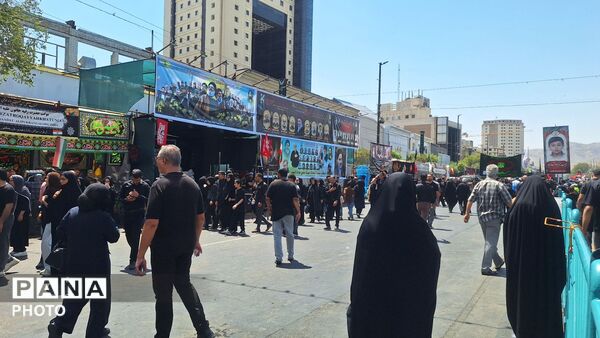 خیابان‌های منتهی به حرم، مملو از زائران رضوی
