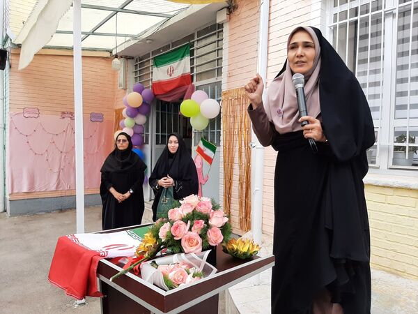 زنگ نیایش همراه با بهار علم و دانش در مدرسه شهید جواهری دو