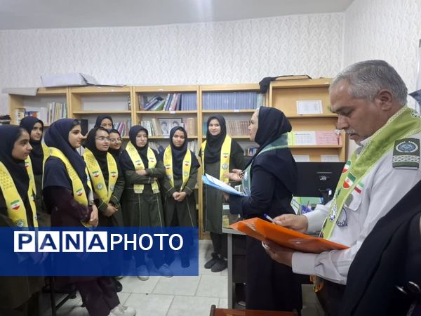 بازدید مدرسان کشوری سازمان دانش‌آموزی از دبیرستان تمام تشکیلاتی عفت