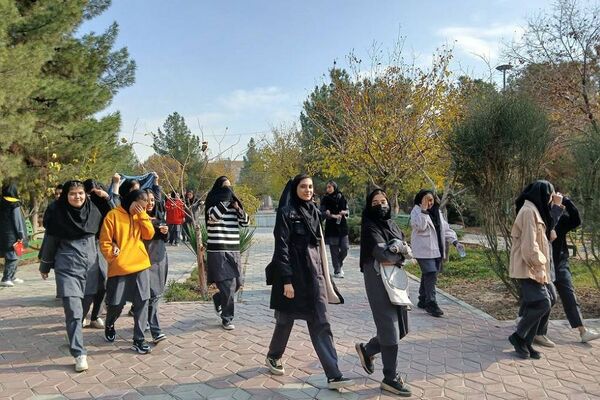 حضور دانش‌آموزان هنرستان حدیث کساء در مقبره الشهدای خاورشهر