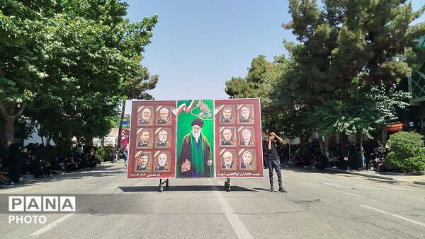 خیابان امام در روز تاسوعای حسینی حال و هوای دیگری میدهد 