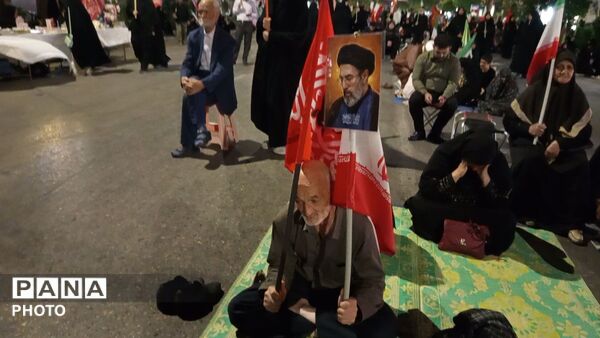 هم‌نشینی‌های همیشگی در حسینیه امام خمینی (ره)