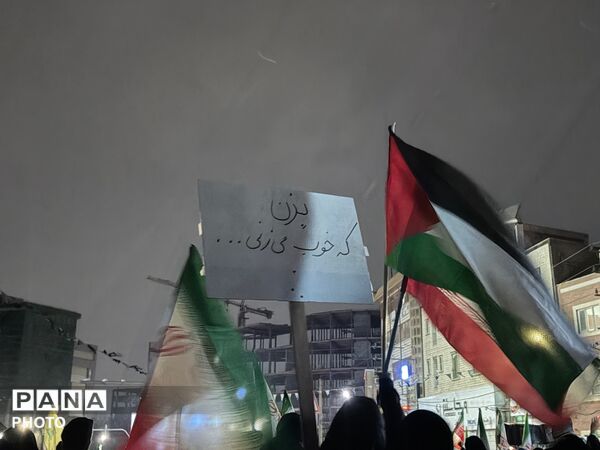 مبارزه مردم کرج  با دشمن آمریکای صهیونی در بیست‌وسوم  راهپیمایی