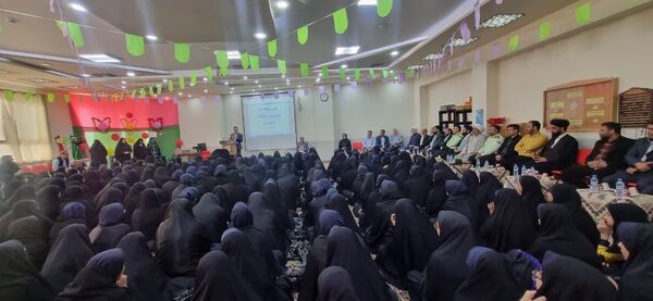 برگزاری جشن عاطفه‌ها در دبیرستان دخترانه لاجوردی کاشان 