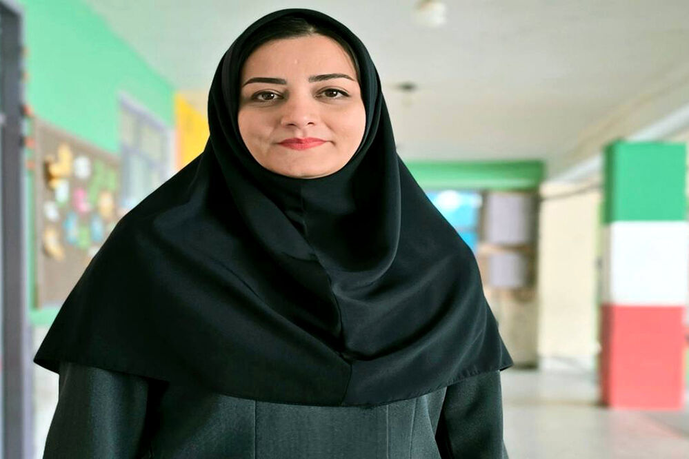 معلمی تنها آموزش دروس نیست،‌ باید به دانش‌آموزان درس زندگی آموخت