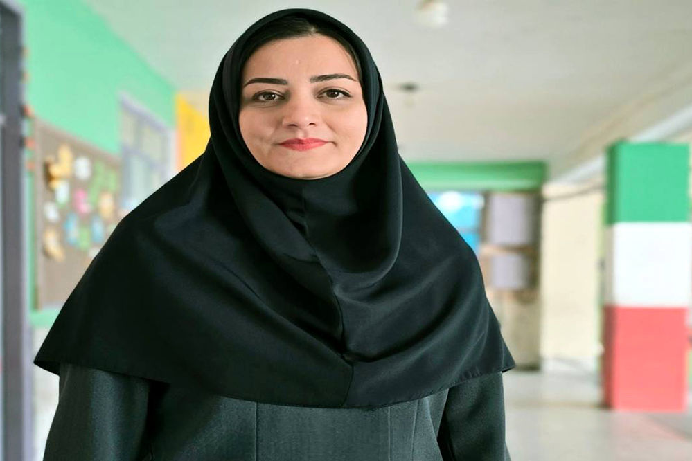 معلمی تنها آموزش دروس نیست،‌ باید به دانش‌آموزان درس زندگی آموخت