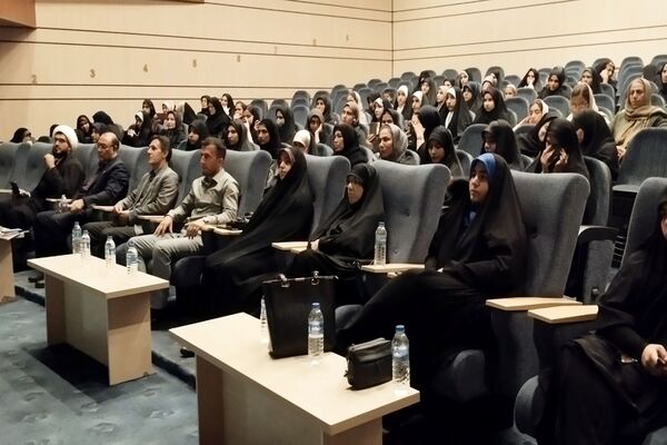 آیین تجلیل از برگزیدگان نمایشگاه مدرسه انقلاب در شهرستان خرم‌ آباد