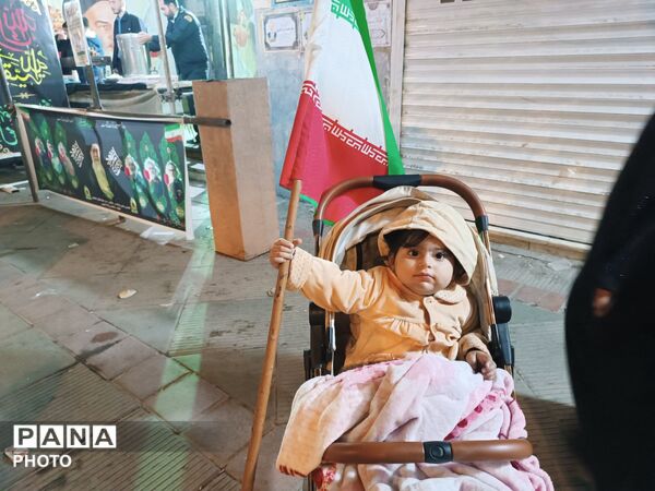 غوغای دانش‌آموزان در استقبال از موکبِ «فرزندانِ سردار سلیمانی»