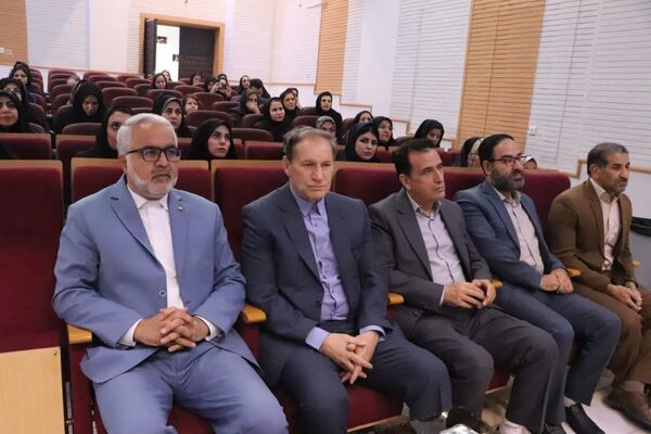 آیین سپاس معلم و تجلیل از معلمان نمونه ناحیه ۳ کرمانشاه