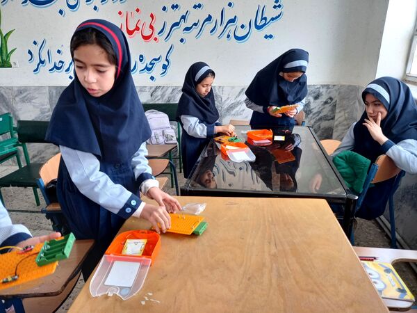 بازدید دانش آموزان دبستان ناهید نخودی از پژوهشرای نیشابور