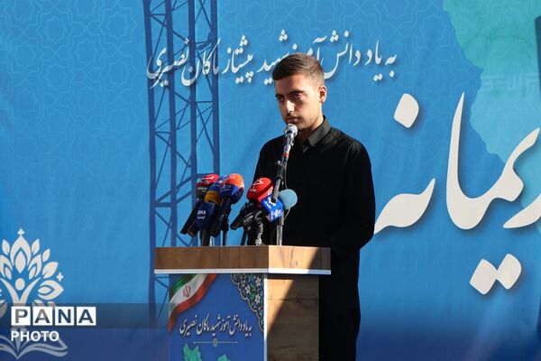 «مهر کریمانه» با حضور وزیر آموزش و پرورش در دبستان پروین اعتصامی بهارستان‌دو