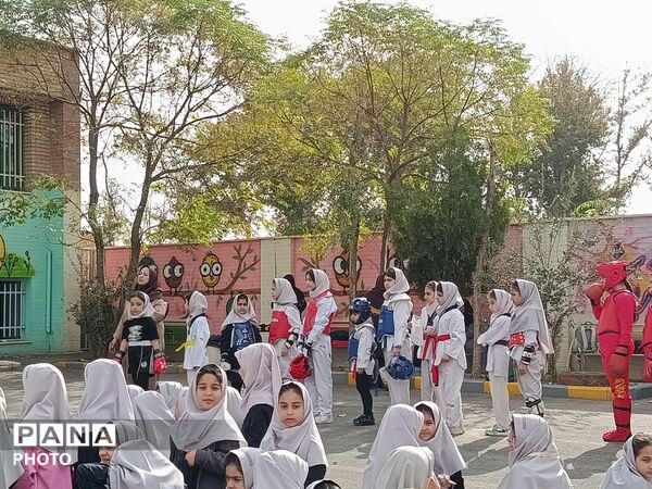 آغاز المپیاد ورزشی مدرسه هاشمی رفسنجانی ۲ ورامین با حضور پرشور دانش‌آموزان