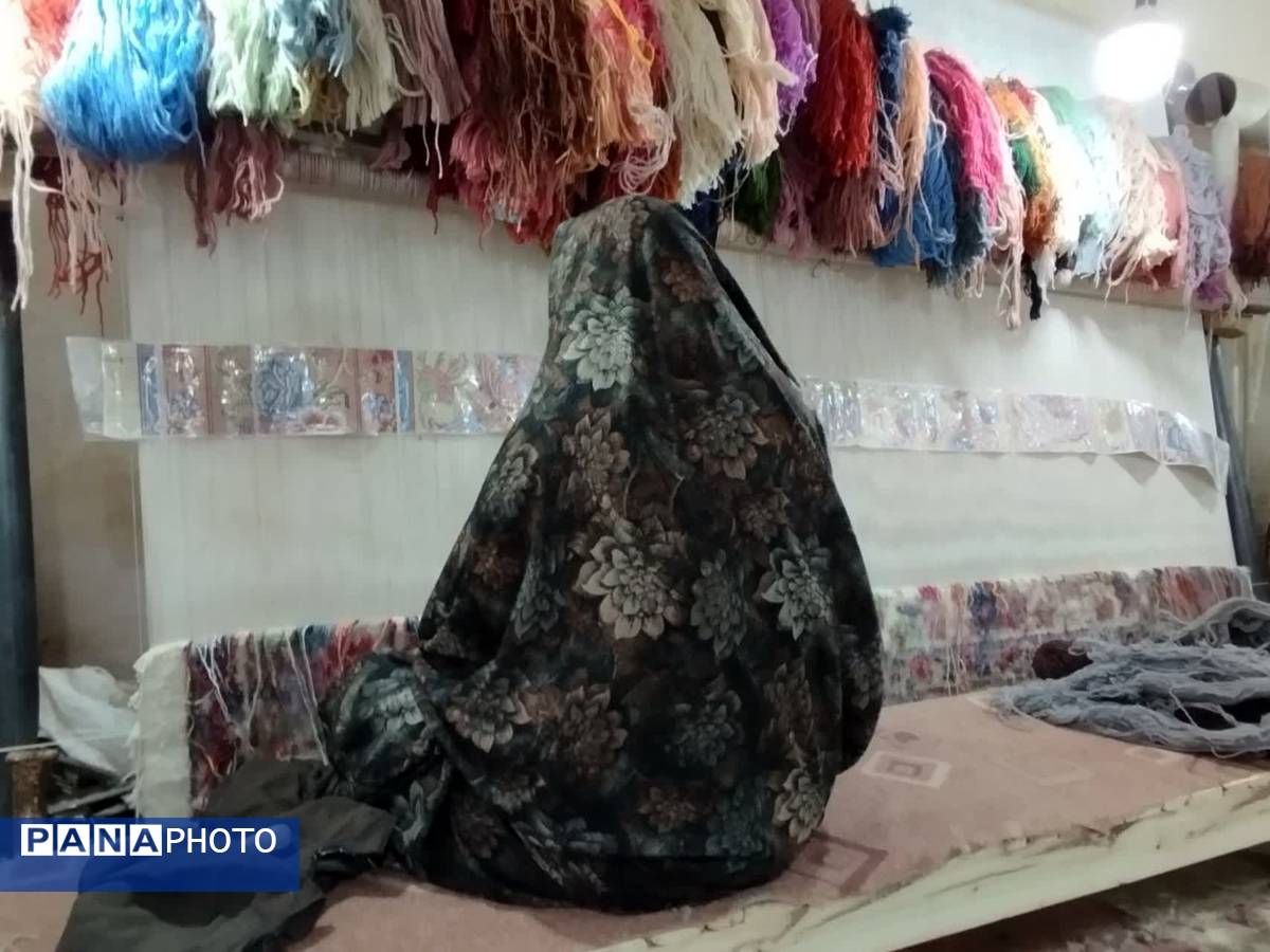 هنر قالی بافی ،پیشه‌ سنتی‌ بانوان‌ مهدی آباد خلیل آباد 