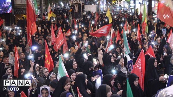 طنین «باید برخاست» در میدان شهید بجنورد