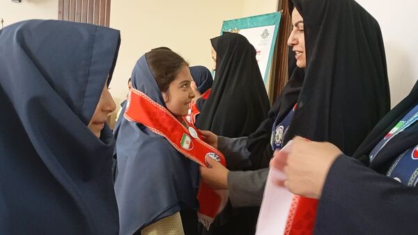 مراسم  تحلیف پیشتازان چهارمی در دبستان آرمینه مصلی نژاد 