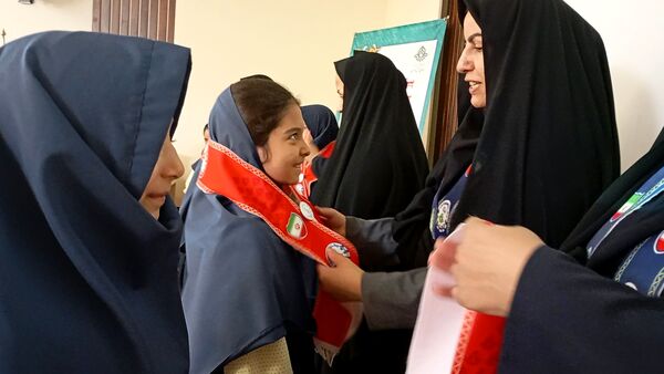 مراسم  تحلیف پیشتازان چهارمی در دبستان آرمینه مصلی نژاد 