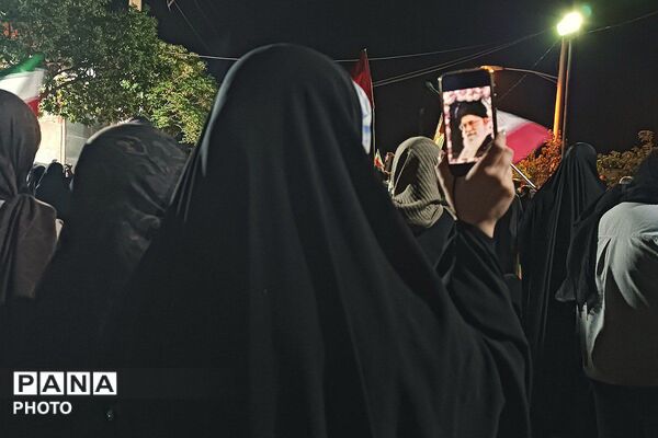 نماز استغاثه و پرچم‌افرازی مردم محله امرآباد شهرستان ورامین 