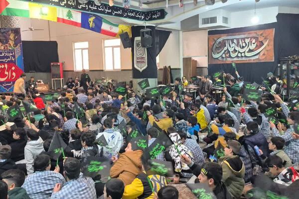 نوجوانان فاطمی از دبیرستان تا مسجد جامع