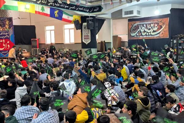 نوجوانان فاطمی از دبیرستان تا مسجد جامع