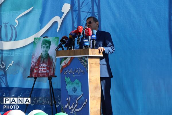 «مهر کریمانه» با حضور وزیر آموزش و پرورش در دبستان پروین اعتصامی بهارستان‌دو